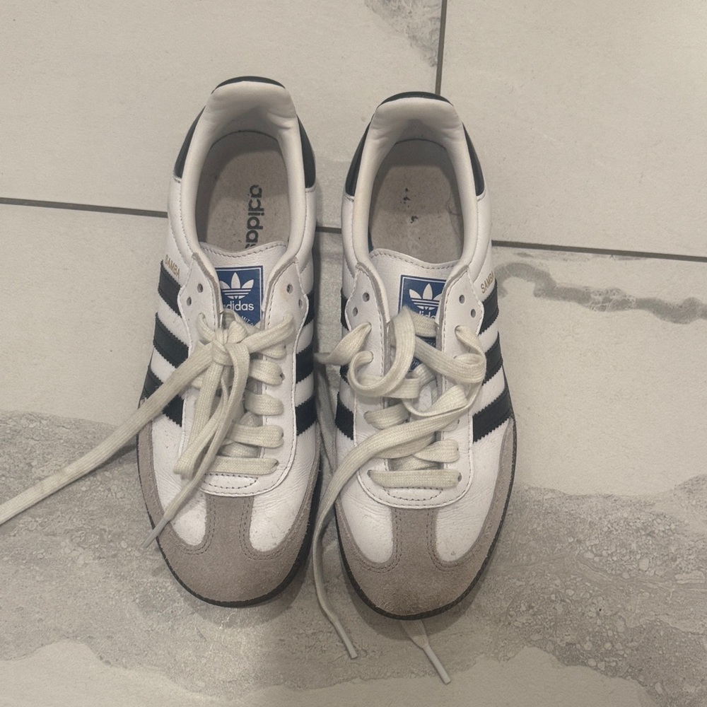 Adidas Samba White and Black Striped Sneakers Unisex in Excellent condition!